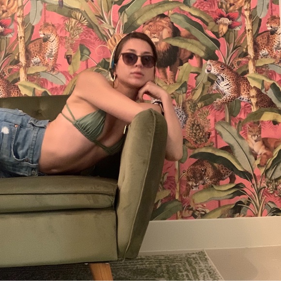 Meet your Posher, Kelsey - Picture 5 of 5